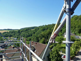 Auf dem Gerüst (Foto: Karl-Franz Thiede)
